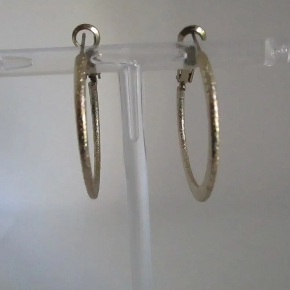 Vintage 80s/90s Gold Tone Hoop Earrings Textured Glitter Finish 1in Latch Back